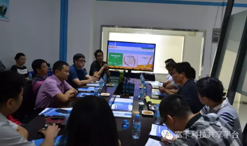 松山湖管委會卓主任、清華大學(xué)專家和各大風投代表到富卡總部參觀考察